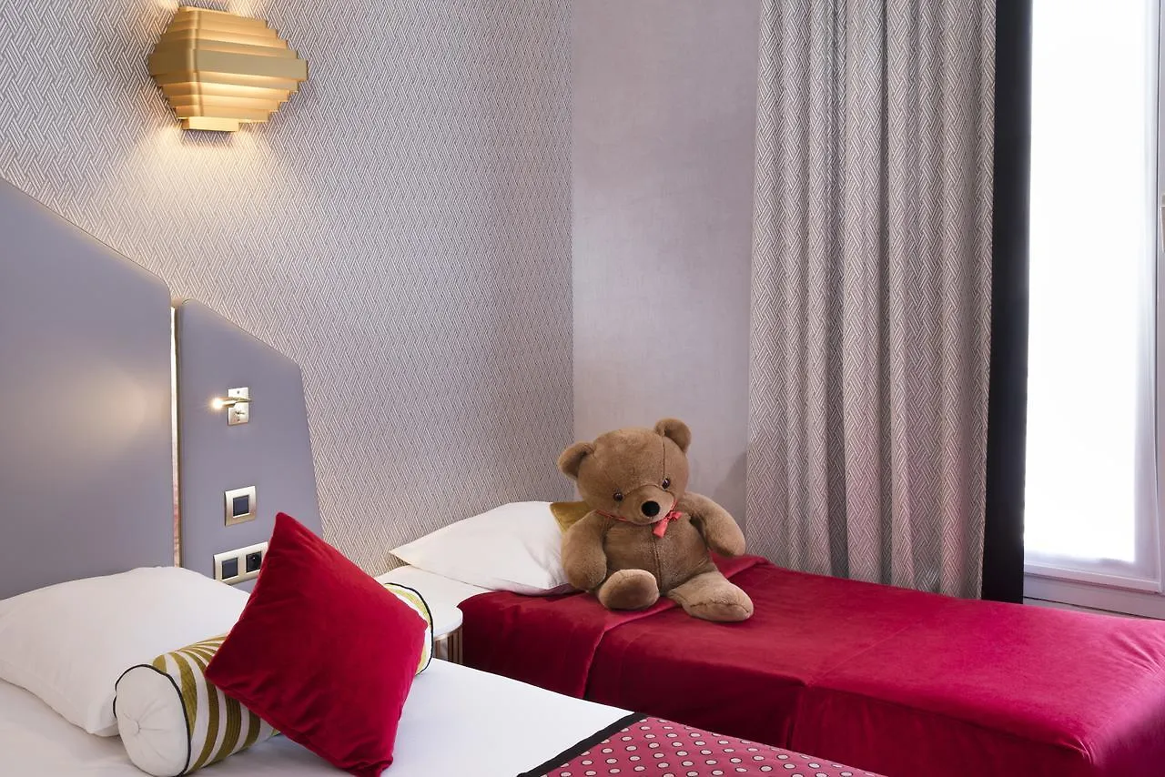 Victor Hugo Kleber Hotel