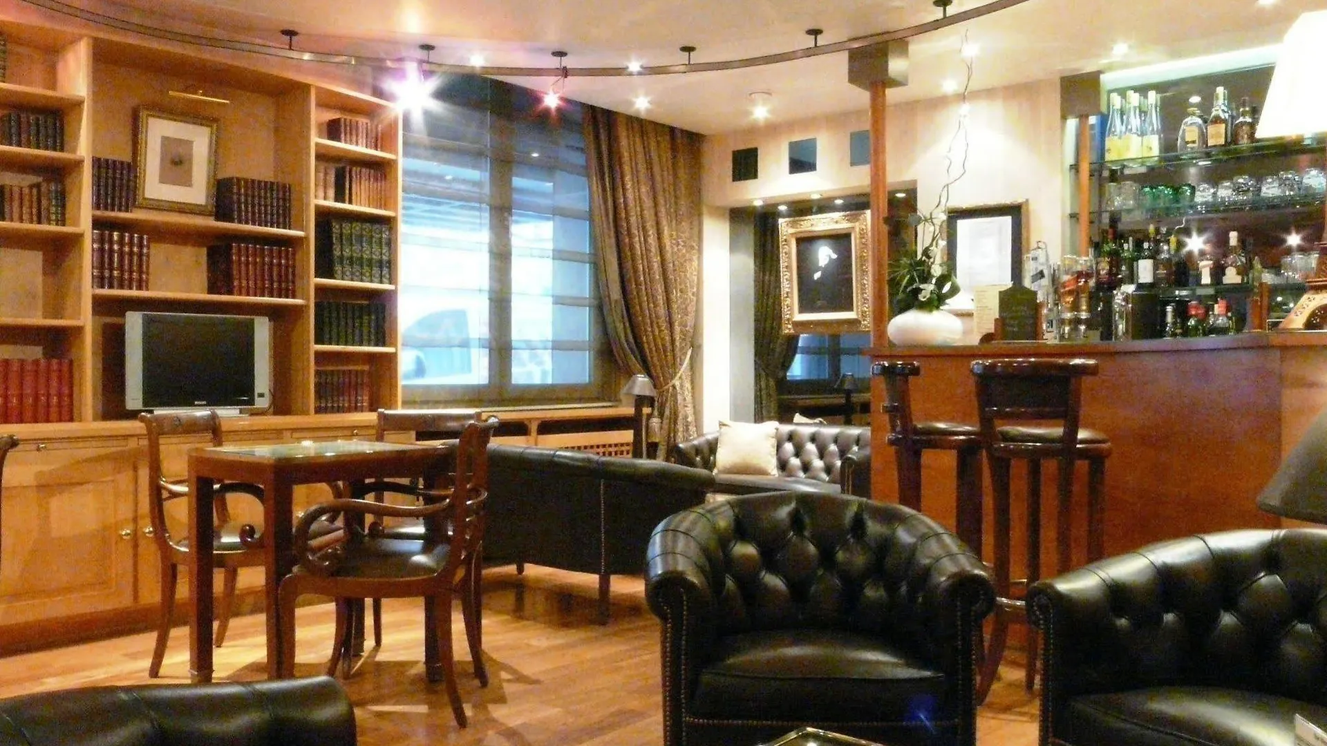 Hotel Victor Hugo Kleber 4*